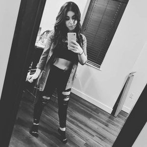 Meet your Posher, Cara